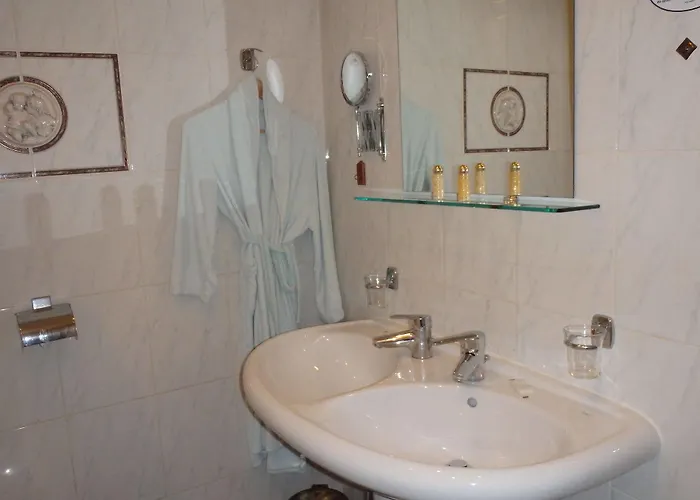 Maillot Hotel Neuilly-sur-Seine