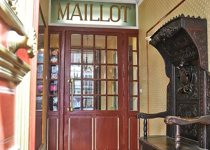 Maillot Hotel 2*