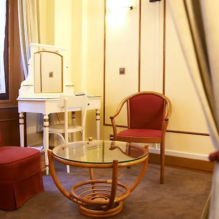 Hotel Maillot Neuilly-sur-Seine